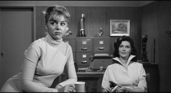 Кто это смотрит? За счет чего существуют трэшовые хорроры