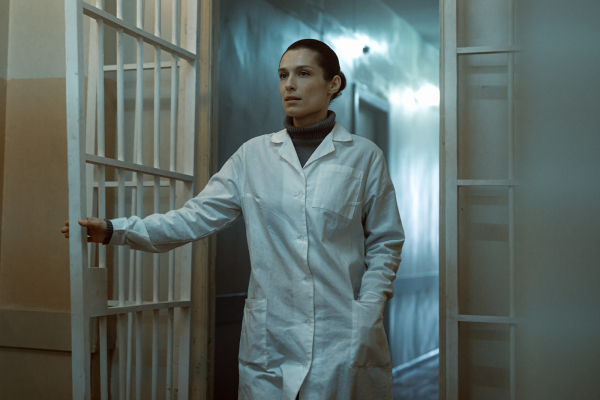 «Нужно делать всё, чтобы подобное зло никогда не повторилось»: Максим Стоянов, Зоя Бербер и другие актеры о сериале «Душегубы. 1989»