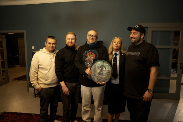 Антон Васильев и Иван Добронравов построят подпольный бизнес на «Нефти» Антон Васильев и Иван Добронравов построят подпольный бизнес на «Нефти»